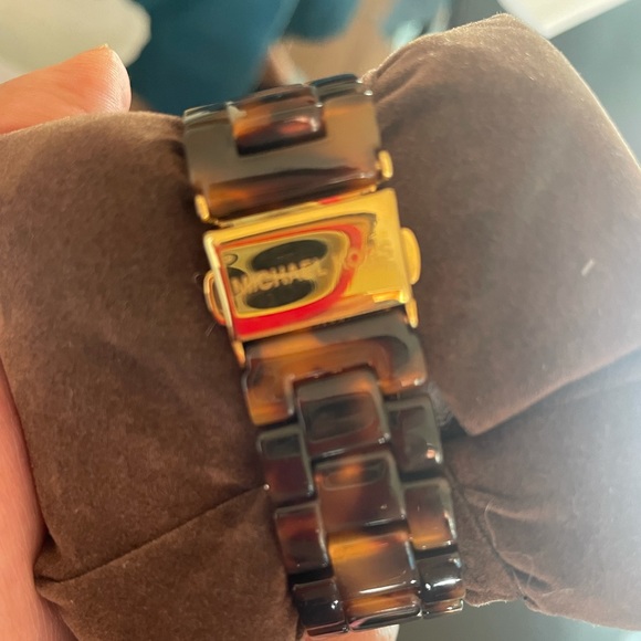 Michael Kors Tortoise Watch MK 5280 - Picture 6 of 10